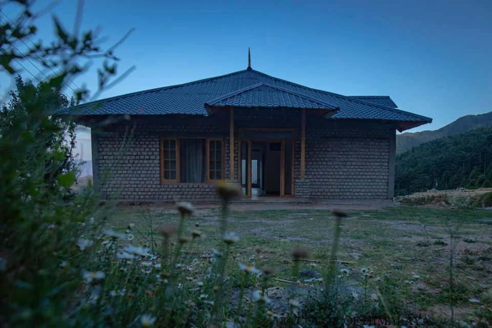 Loghouse At Khajjiar Lake Экстерьер фото