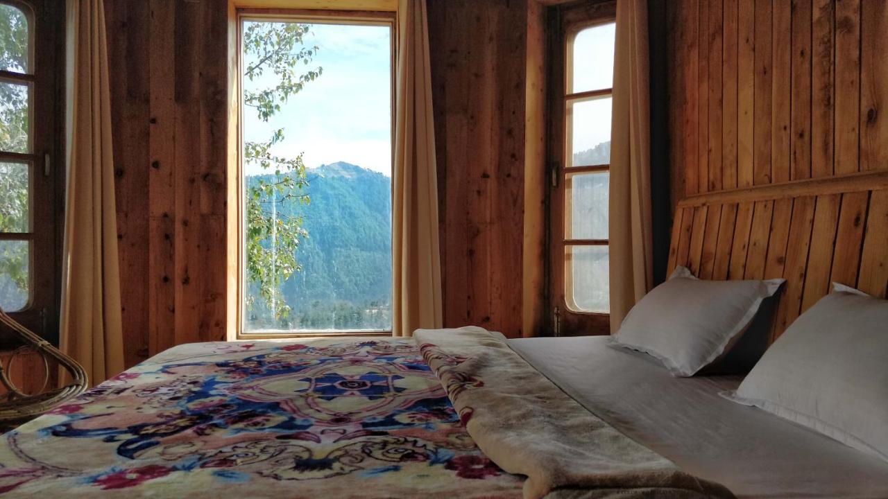 Loghouse At Khajjiar Lake Экстерьер фото
